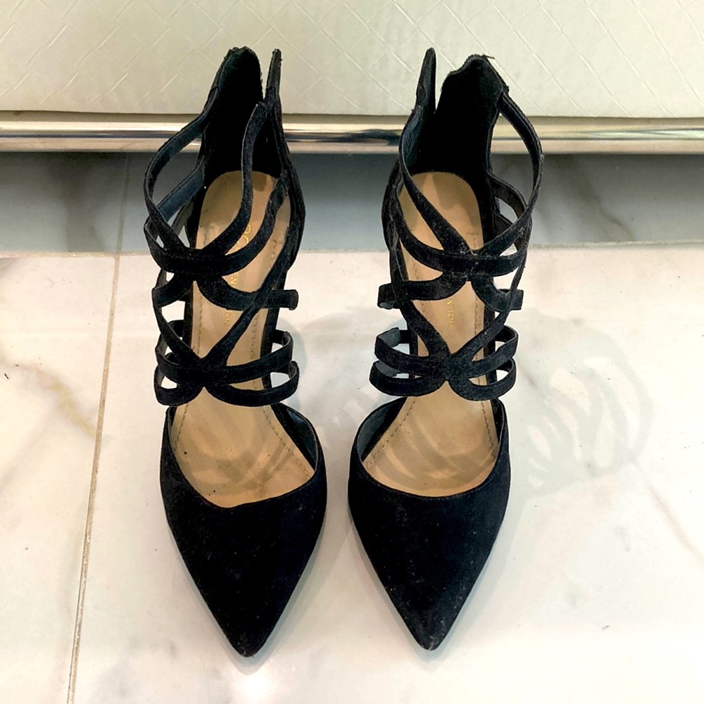 Strappy black pumps